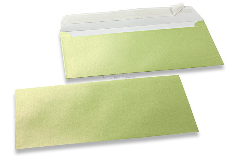 Lime groen gekleurde enveloppen parelmoer - 110 x 220 mm