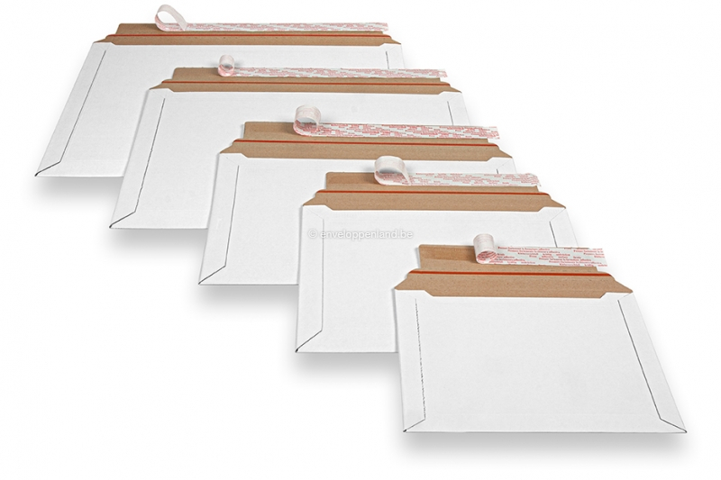 Golfkartonnen enveloppen wit