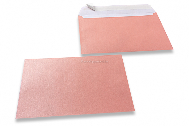Babyroze gekleurde enveloppen parelmoer - 162 x 229 mm