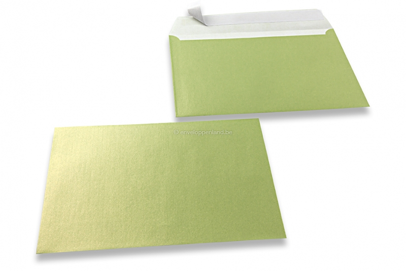 Lime groen gekleurde enveloppen parelmoer - 162 x 229 mm