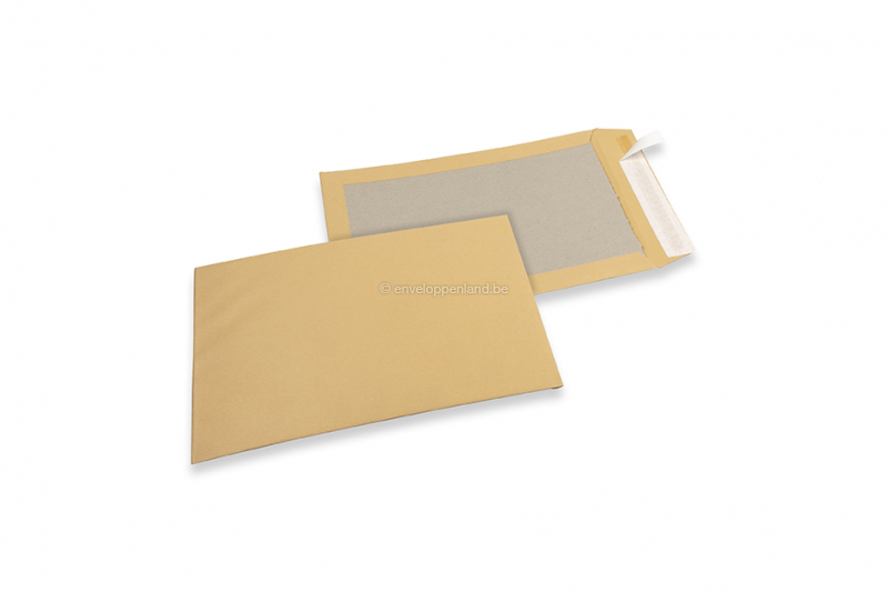 Bordrug enveloppen - 229 x 324 mm, 120 gr bruin kraft voorzijde, 450 gr bruin duplex achterzijde, stripsluiting